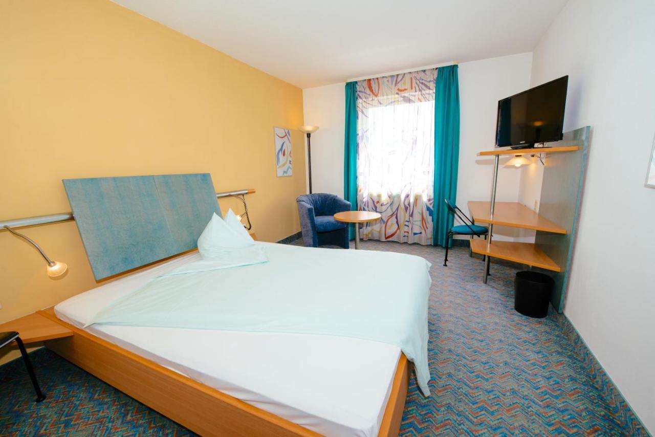Hotel Residenz Schnelldorf ภายนอก รูปภาพ